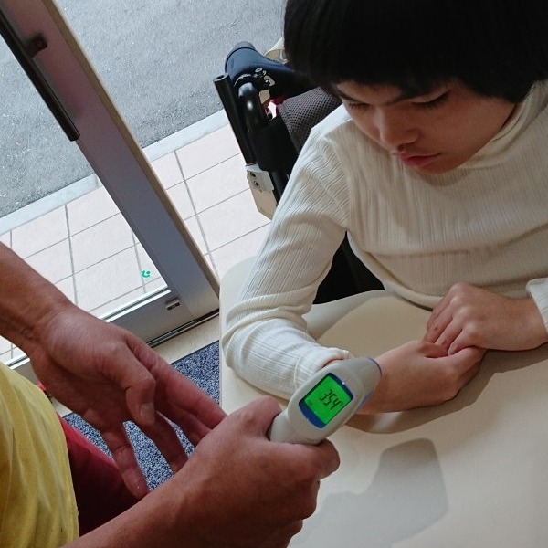 検温を実施